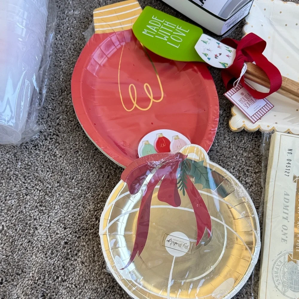 Holiday Party Plate and Napkin Kit